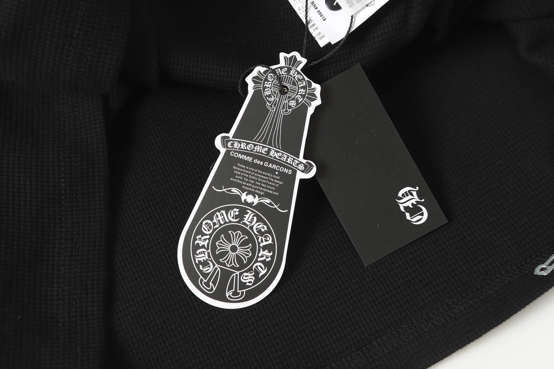 P260 -Chrome Hearts/Chrome Hearts Waffle Basic Cross ✝️Appliqué embroidered long-sleeved T-shirt -High weight, high density and high quality. The wool is soft, delicate and skin-friendly. It feels soft and silky. It has excellent warmth and skin-friendly properties.